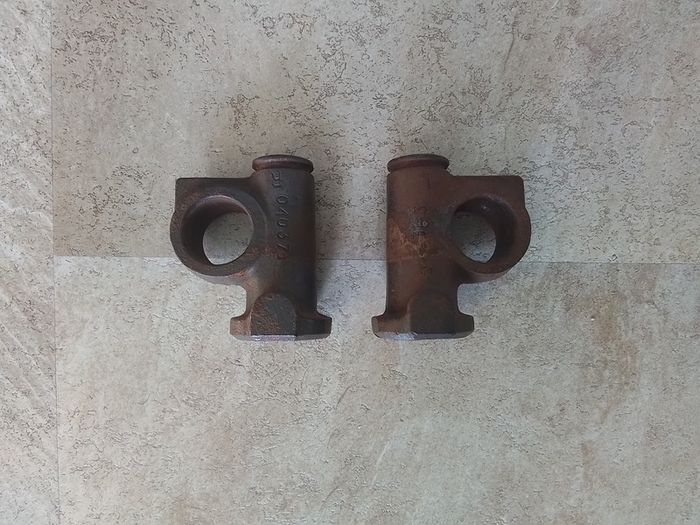 Morris Minor Upper Trunnions.
