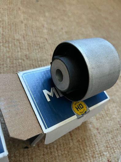 mount control arm bushing left + right