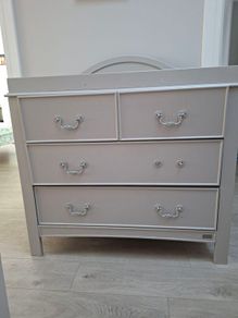 chest of bedroom drawers