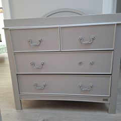 chest of bedroom drawers