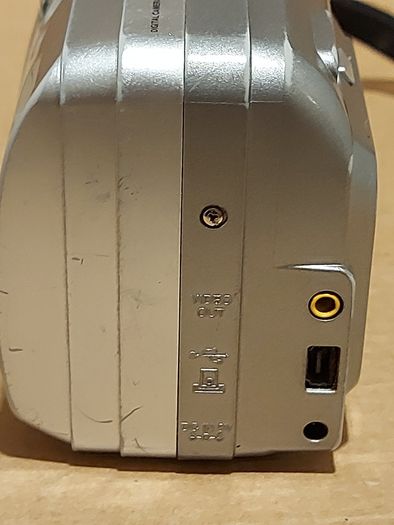 FujiFilm Finepix A210 Digital Camera 3.2MP 2AA Batteries SD Card