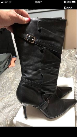 Ladies stunning boots size 5