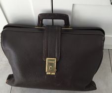 Vintage leather business/ briefcase bag.