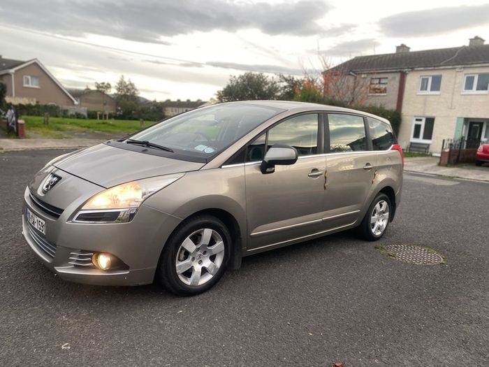 2010 Peugeot 5008