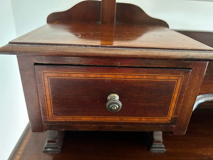 Antique chest of drawers