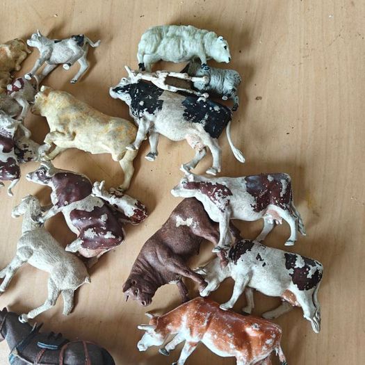 Large 1960s and 70s lot of plastic Britains and English made farm animals