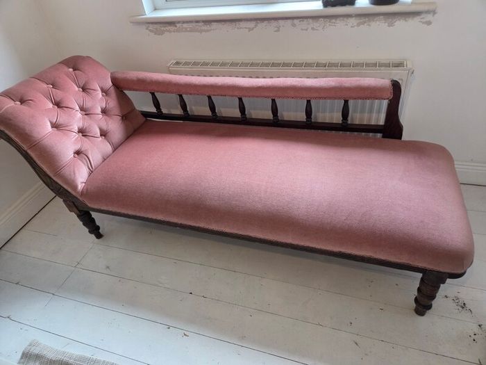 Chaise lounge