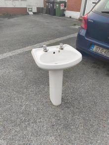 Toilet wash/ basin with pedestal and taps