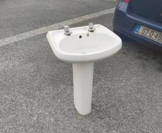 Toilet wash/ basin with pedestal and taps