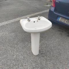 Toilet wash/ basin with pedestal and taps