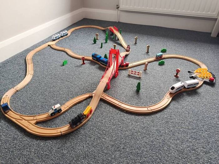 Wooden train set with 5 vehicles and turnstile
