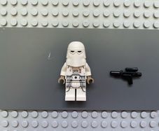 lego star wars sw1180 Snowtrooper minifigure - Female, Printed Legs, Dark Tan Hands, Reddish Brown Head, Open Mouth Smirk