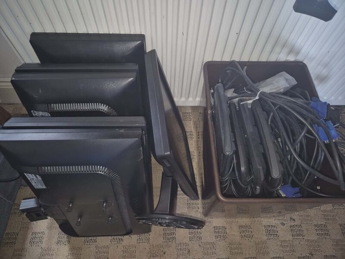 Desktop PC Bundle  4 PCs, 6 Monitors , Accessories (All Working)