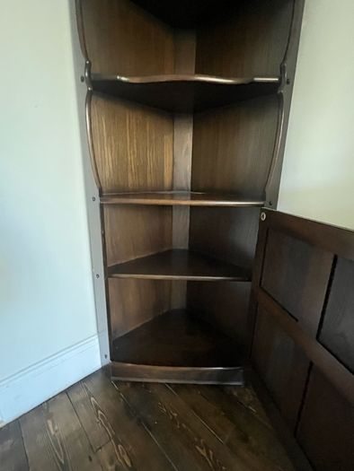 Corner storage unit