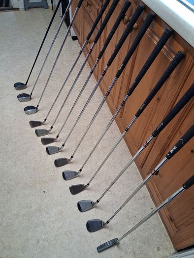 Mens golf clubs .