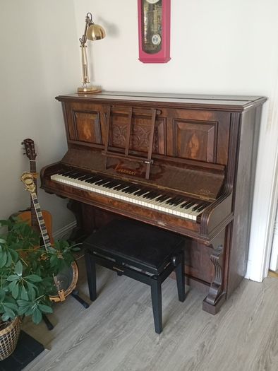 Old piano free to a good home