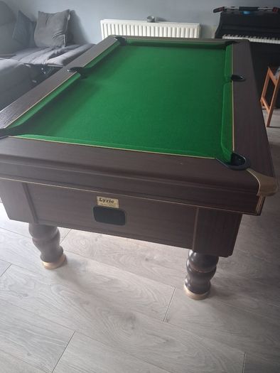 Pool table
