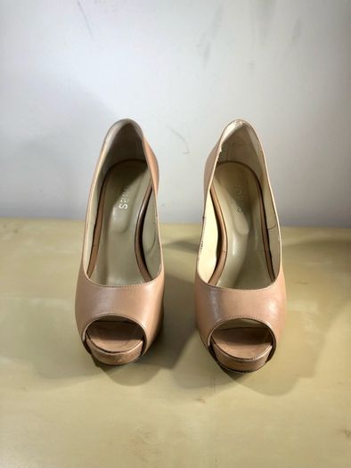Hobbs Heels - size 5