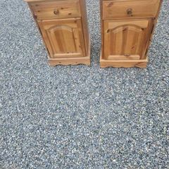 bedside lockers x2