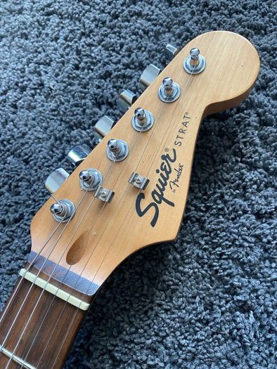 Fender SQUIRE SE Stratocaster 2007 + Extras