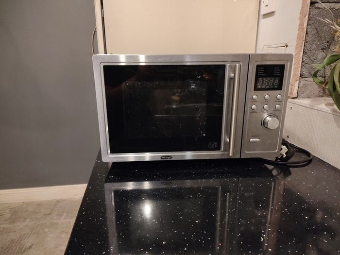 Delonghi Microwave