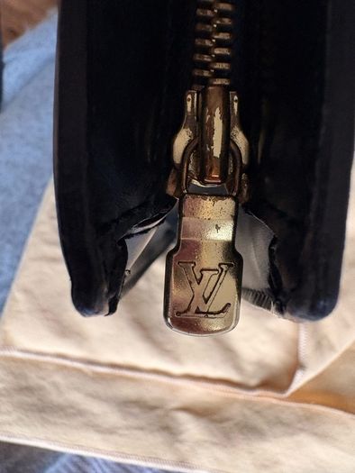 Authentic Louis Vuitton Epi St. Jacques black