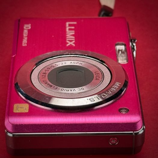 Panasonic Lumix DMC-FS7 point-and-shoot digital camera