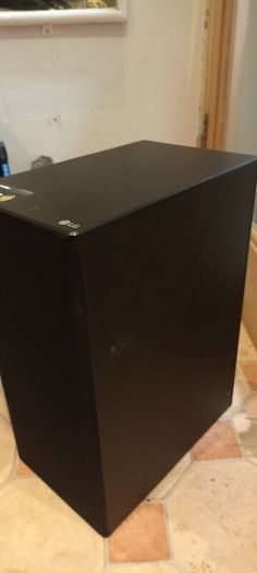 LG Soundbar with Meridian and Wireless Subwoofer