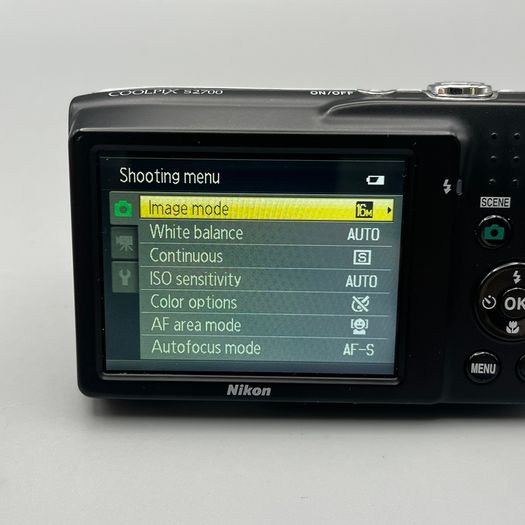 Nikon Coolpix S2700 16MP Digital Camera Black - Full Kit