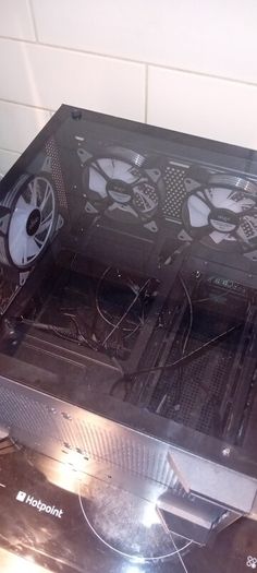 pc case and 3x fan