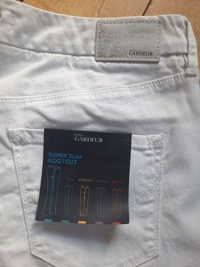 White boot leg jeans size 38