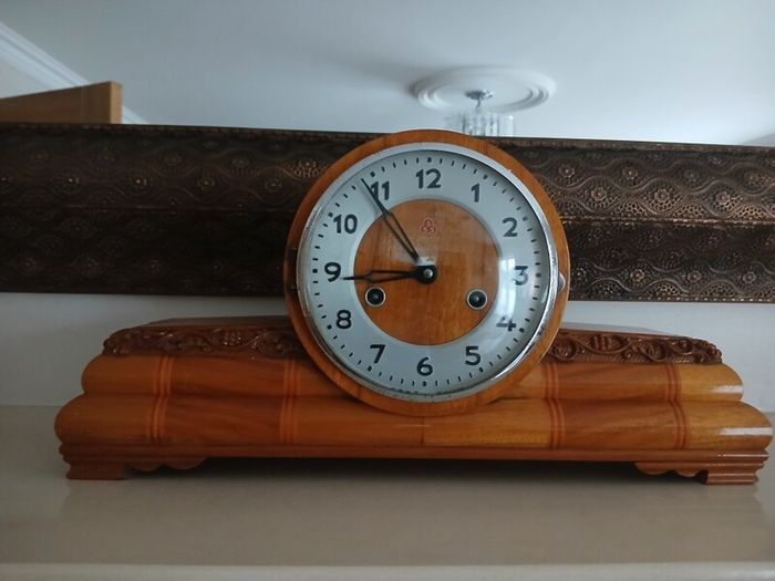 mantle clock 1940s