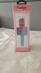 Karaoke microphones with wireless speaker