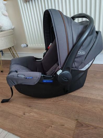 Car Seat PLUS ISOFix base - Graco The SnugLite i-Size