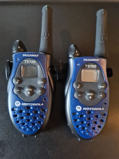 Motorola T5720 FM Walkie Talkie 2 Way Radio