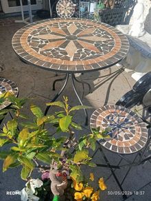 garden table and chairs