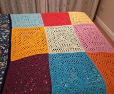 Handmade Extra Large Crochet Blanket (Excellent condition)