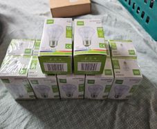 12 new E27 100W incandescent bulbs unused and boxed