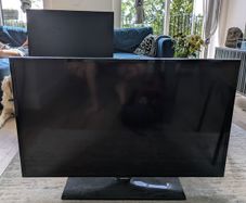 Samsung 40" Full HD TV + Samsung Wireless LAN Adapter (Smart TV upgrade)