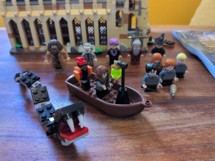 Harry Potter lego castle & 10 figures