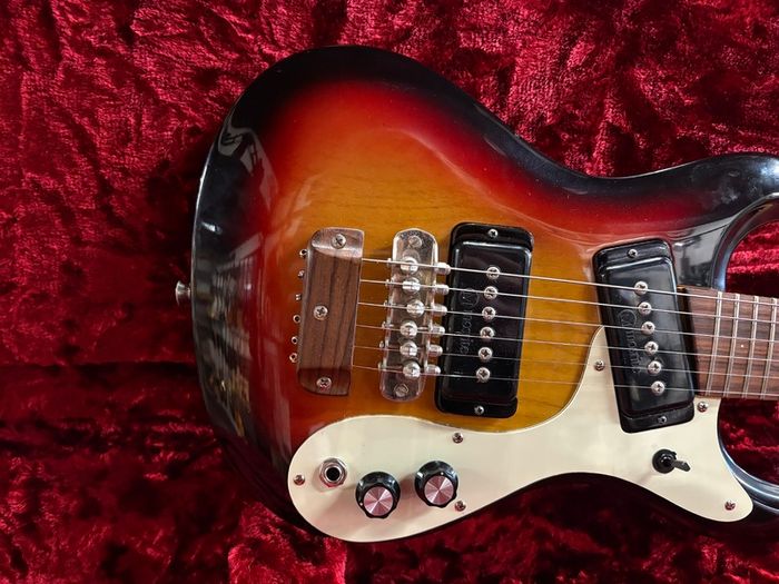 Mosrite Ventures Mini Sunburst 1990's