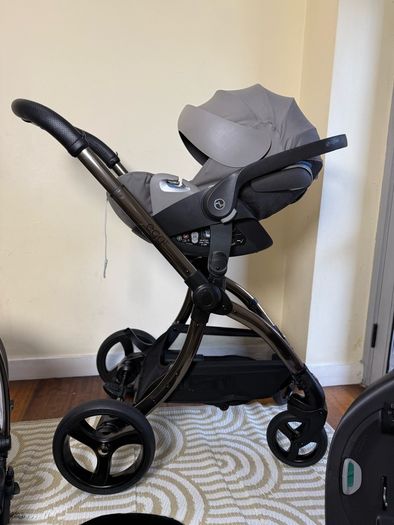 Full Egg 3 travel system Cybex car seat and isofix base