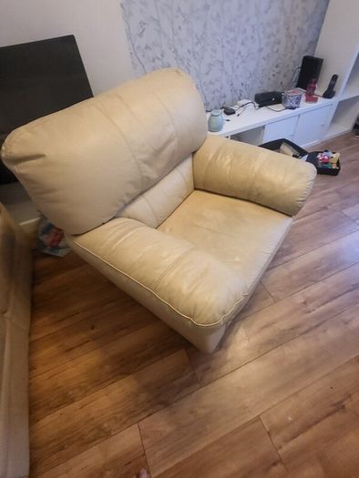 2 seater and 1 seater leather sofas both reclining