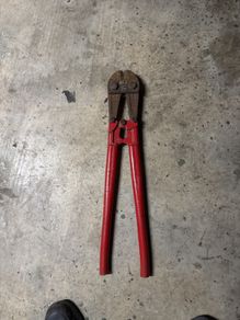 Bolt cutter