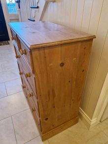chest of drawers