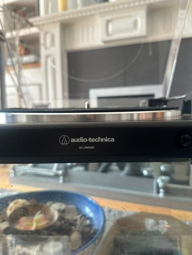 Audio Technica ATLP60XBT turntable