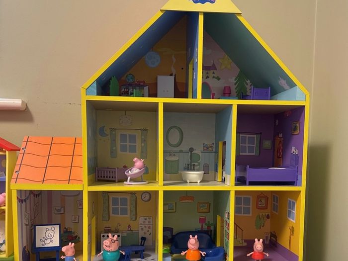 Peppa Pig wooden house with Baby Evie RRP 69.99
