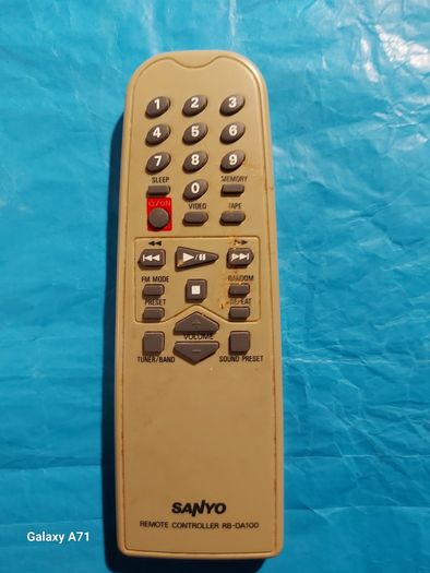 Sanyo Mini HiFi System, Radio, CD and Tape Cassette, Model DC-DA100, with 2 Sanyo Speakers, and Remote Control