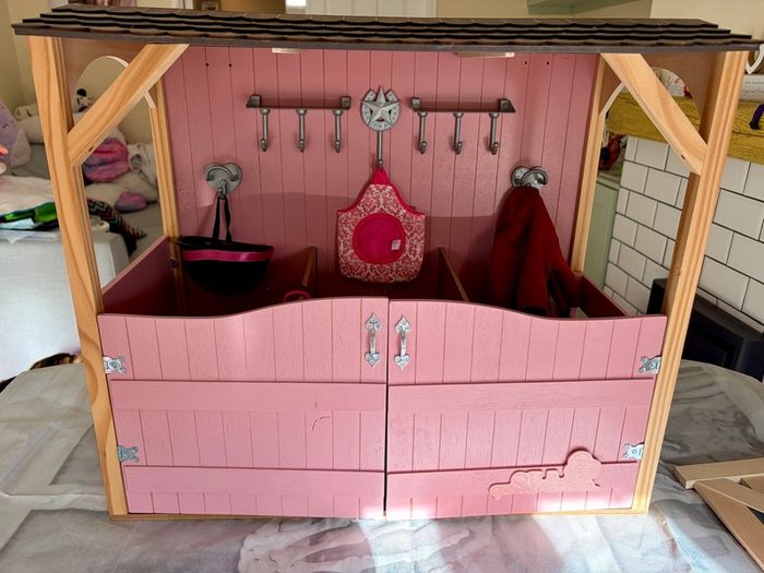 Our generation stables with two horses and accessories seen in photos
