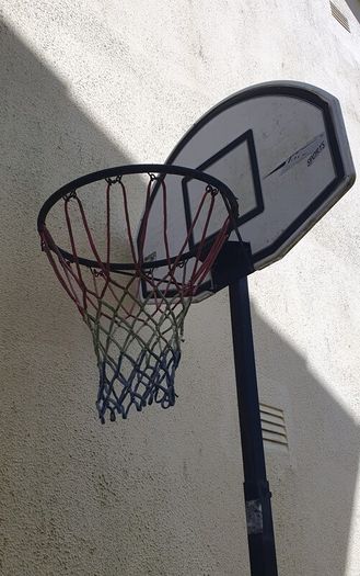 A Free Standing Basket Ball Hoop - Read Carefully - #